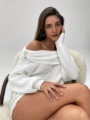 Sweater Elegante de Hombros Descubiertos con Detalle de Anillo