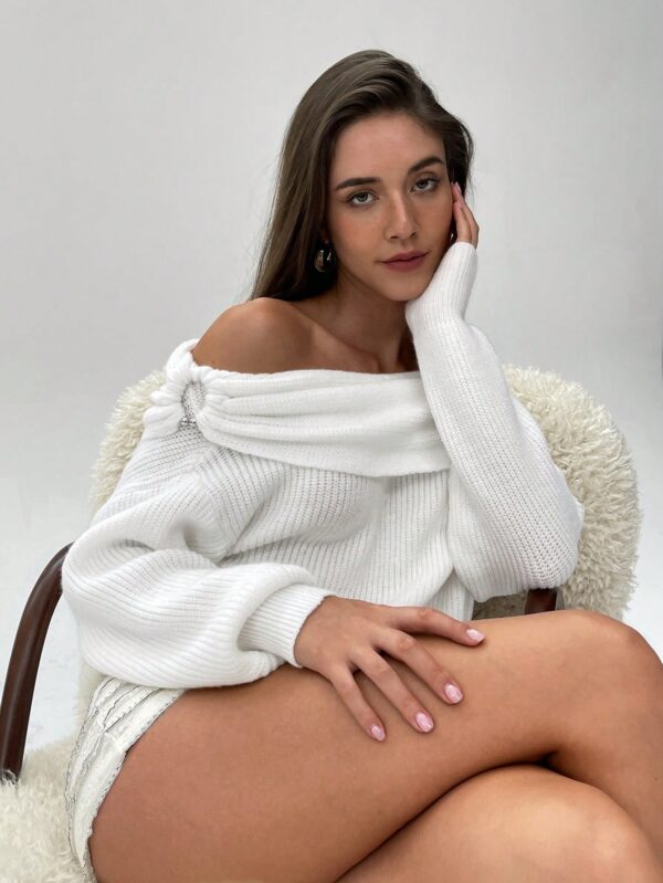 Sweater Elegante de Hombros Descubiertos con Detalle de Anillo - Image 13