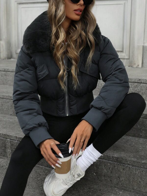Chaqueta Acolchada Urbana de Cuello Peludo y Cintura Ajustada - Image 3