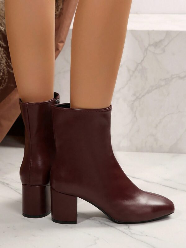Botas Tobilleras de Taco Grueso y Ajuste Slim, Ideal para Vestido Negro - Image 20