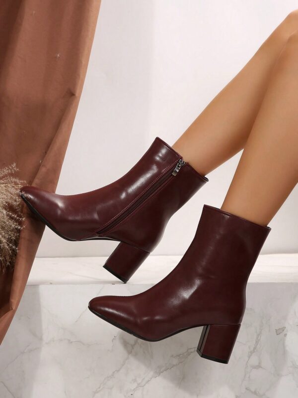 Botas Tobilleras de Taco Grueso y Ajuste Slim, Ideal para Vestido Negro - Image 16