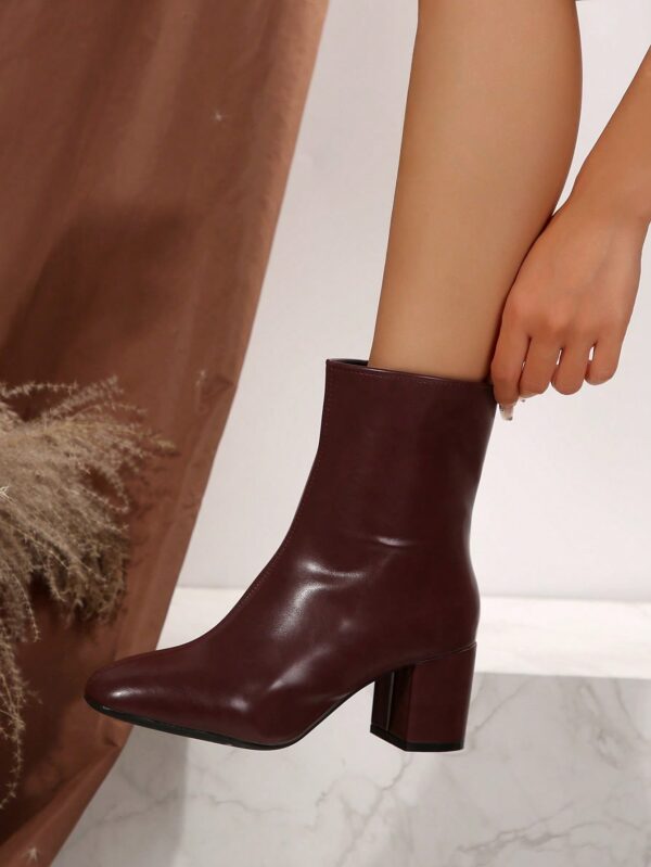 Botas Tobilleras de Taco Grueso y Ajuste Slim, Ideal para Vestido Negro - Image 22