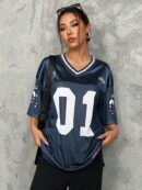 Camiseta Deportiva de Malla con Estampado de Números y Letras