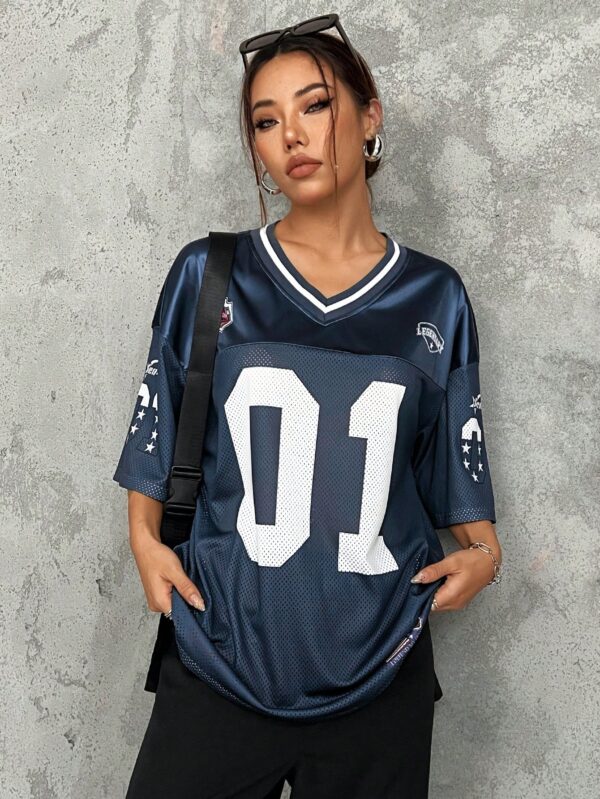 Camiseta Deportiva de Malla con Estampado de Números y Letras - Image 10