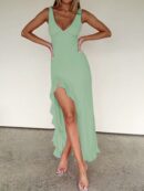 Vestido de Verano con Escote V, Detalles Fruncidos y Abertura