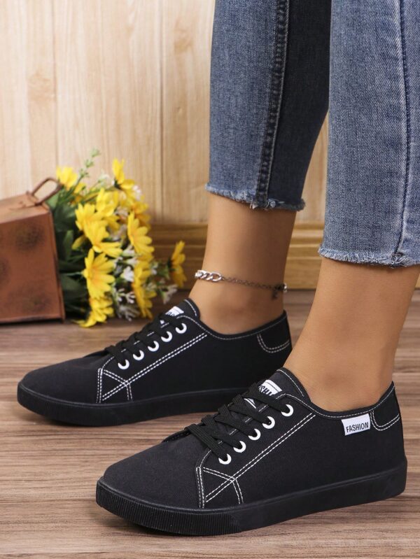 Zapatillas Deportivas de Lona Negra y Blanca, Estilo Universitario - Image 6