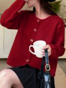 Cardigan de Punto Elegante con Botones Decorativos y Cuello Redondo