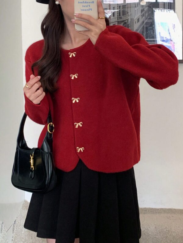 Cardigan de Punto Elegante con Botones Decorativos y Cuello Redondo