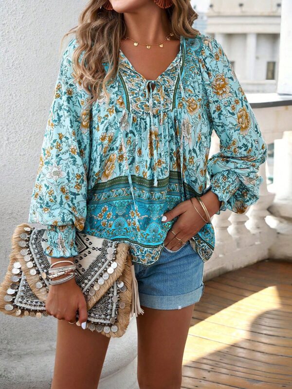 Blusa Floral con Lazada al Cuello y Mangas Farol - Image 10