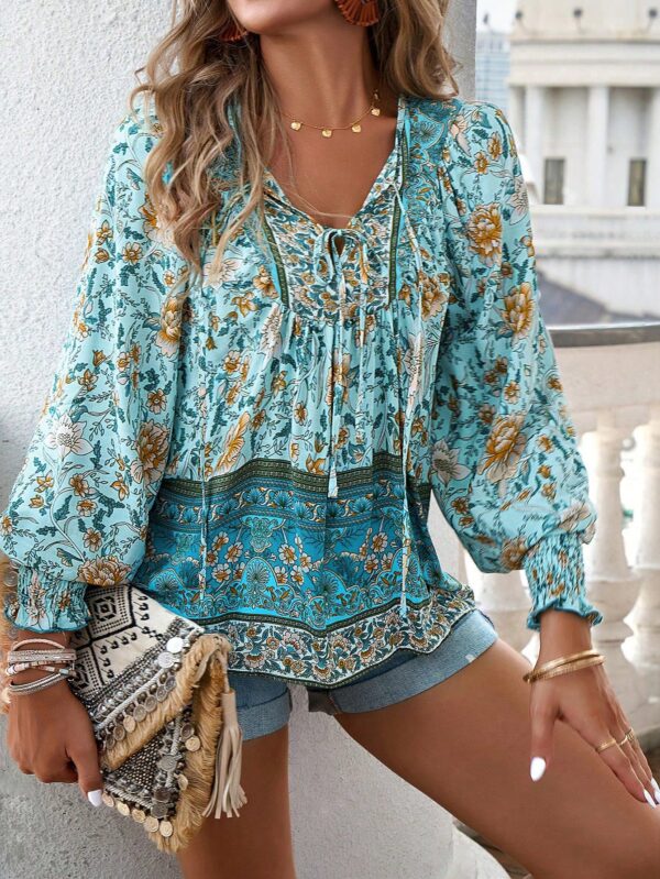 Blusa Floral con Lazada al Cuello y Mangas Farol - Image 11