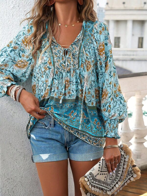 Blusa Floral con Lazada al Cuello y Mangas Farol - Image 13