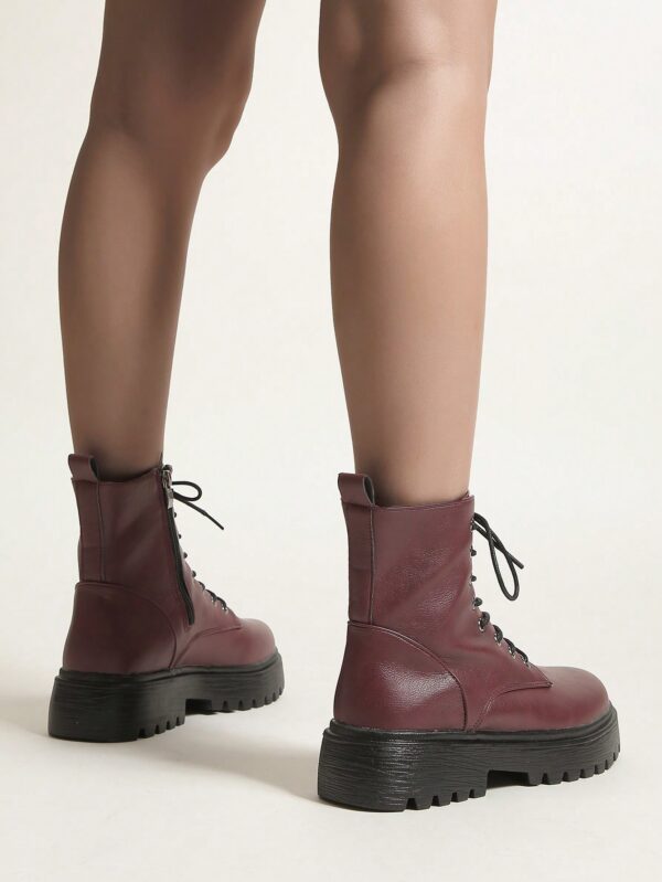 Botas de Cordones con Detalle de Mármol Negro - Image 8