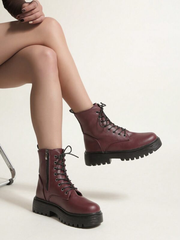 Botas de Cordones con Detalle de Mármol Negro