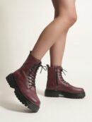 Botas de Cordones con Detalle de Mármol Negro