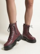 Botas de Cordones con Detalle de Mármol Negro