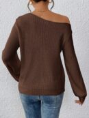 Sweater de Cuello Asimétrico en Punto Cafí Solido