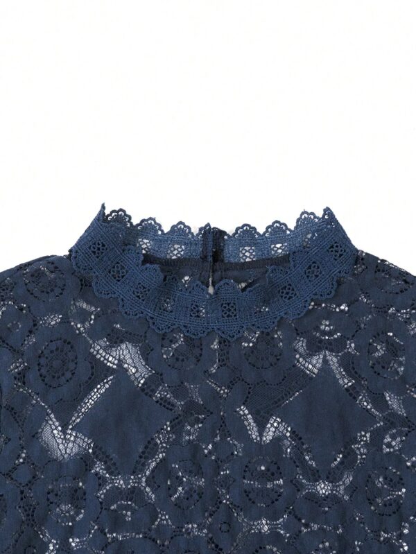Blusa Elegante de Encaje con Cuello Alto y Manga Larga - Image 13