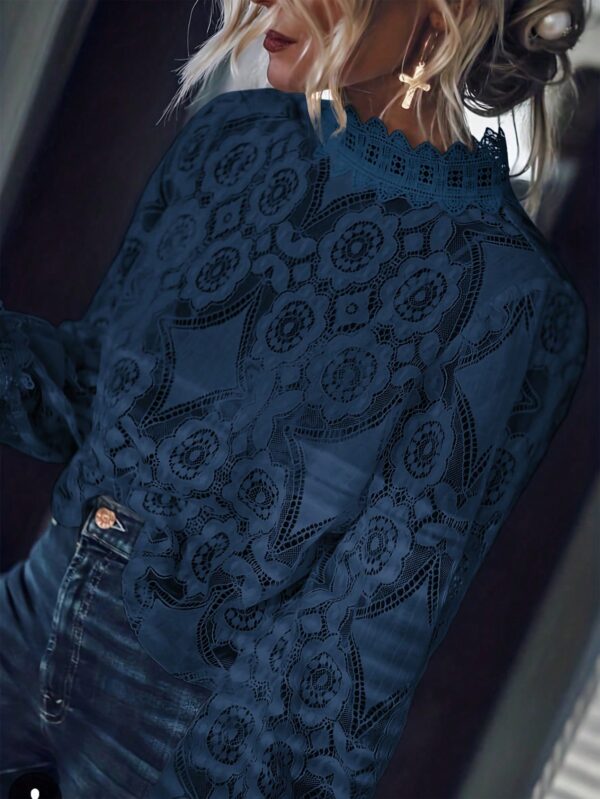 Blusa Elegante de Encaje con Cuello Alto y Manga Larga - Image 11