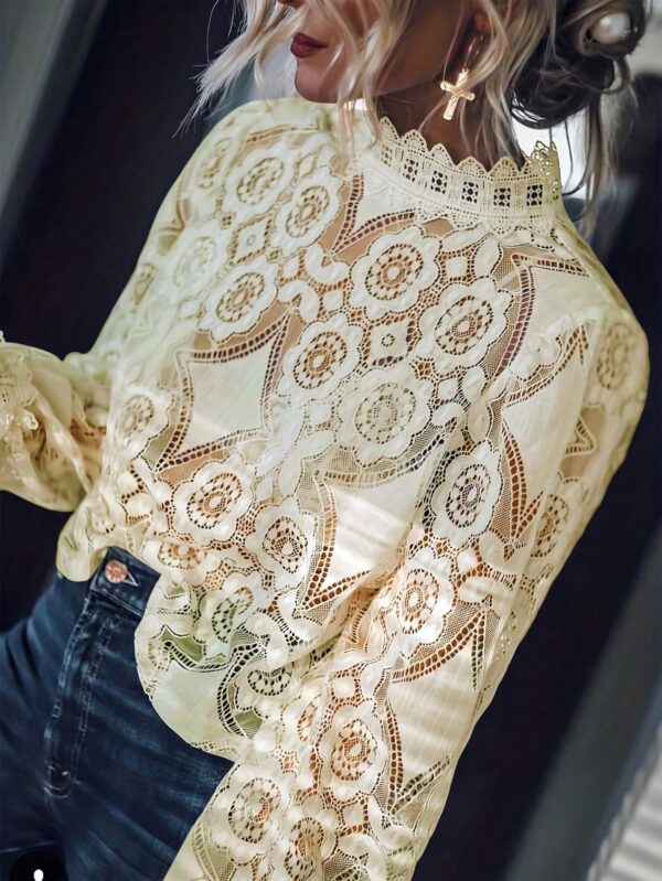 Blusa Elegante de Encaje con Cuello Alto y Manga Larga - Image 16