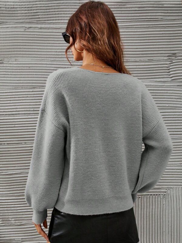 Sweater V-Neck con Hombros Caídos Estilo Francés - Image 56