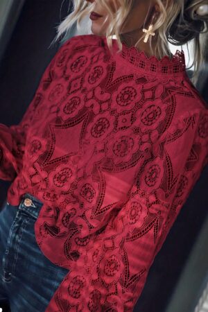 Blusa Elegante de Encaje con Cuello Alto y Manga Larga