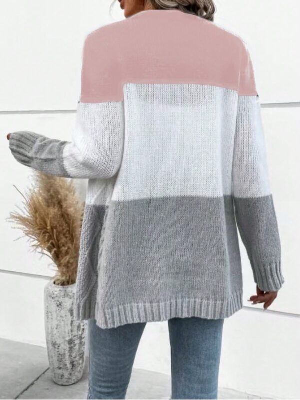 Cardigan Tejido Tricolor con Botones y Cuello en V - Image 8