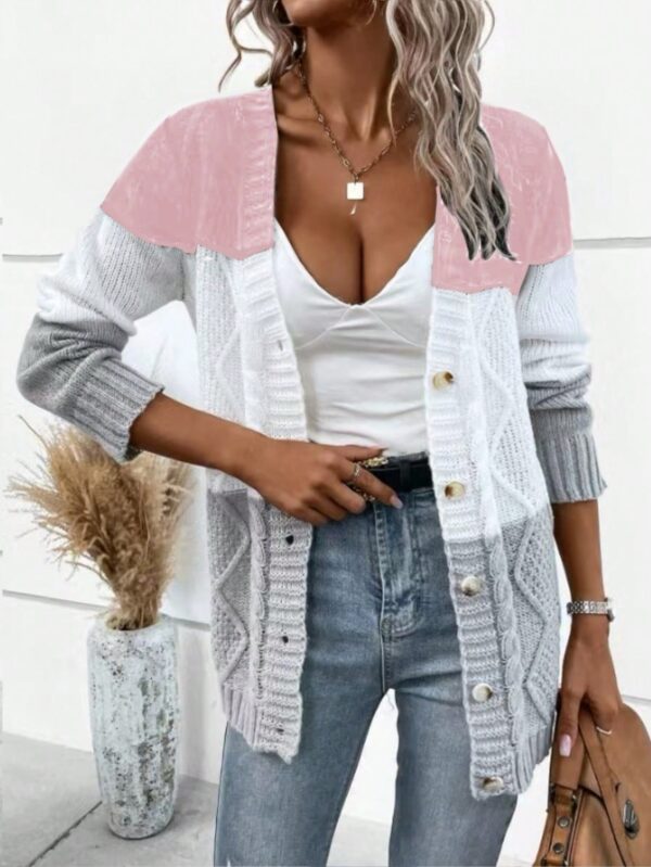 Cardigan Tejido Tricolor con Botones y Cuello en V - Image 10