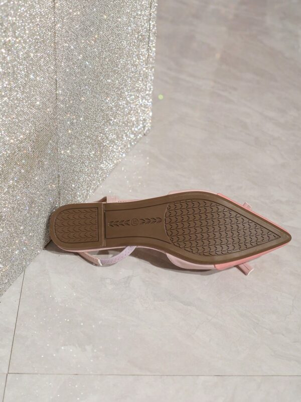 Zapatos Planos de Cuero Suave con Punta Puntiaguda y Diseño Bicolor - Image 27
