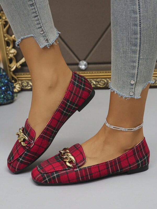 Mocasines Planos de Punta Cuadrada con Cadena Metálica para Mujer - Image 9