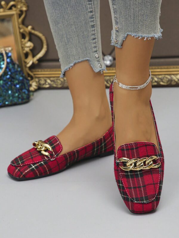 Mocasines Planos de Punta Cuadrada con Cadena Metálica para Mujer - Image 12