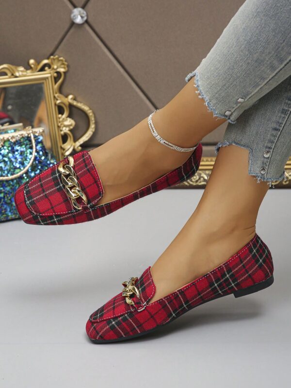 Mocasines Planos de Punta Cuadrada con Cadena Metálica para Mujer - Image 11