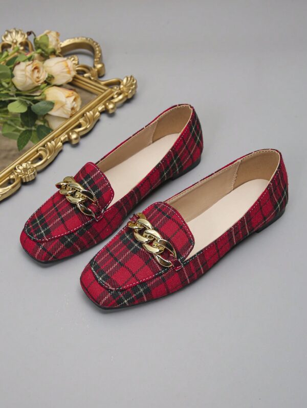Mocasines Planos de Punta Cuadrada con Cadena Metálica para Mujer - Image 13