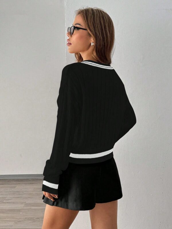 Sweater a Rayas con Cuello en V y Manga Larga - Image 8