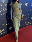 Vestido Tubo Largo con Hombros Descubiertos y Detalles de Tul