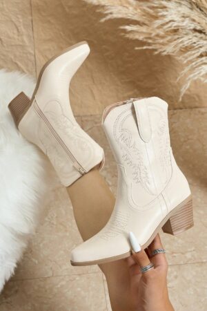Botas Cortas Bordadas de Estilo Western con Punta Afilada