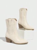 Botas Cortas Bordadas de Estilo Western con Punta Afilada