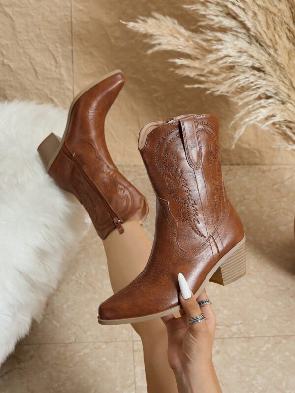 Botas Cortas Bordadas de Estilo Western con Punta Afilada - Image 26