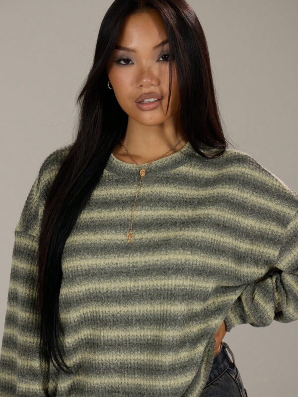 Sweater a Rayas Oversize Cuello Redondo al Estilo Y2k 90's - Image 10