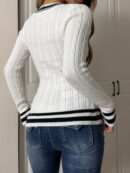 Sweater de Punto con Detalles a Rayas y Cuello en V