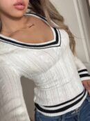 Sweater de Punto con Detalles a Rayas y Cuello en V