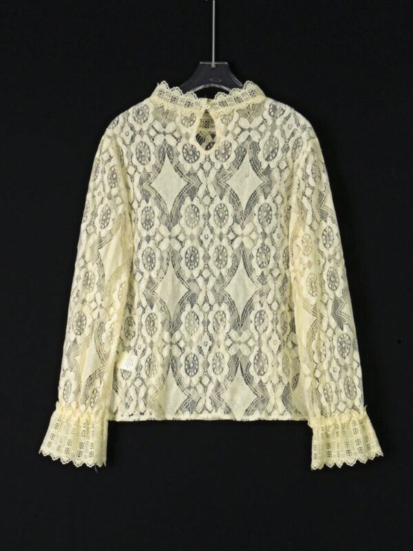 Blusa Elegante de Encaje con Cuello Alto y Manga Larga - Image 17