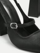 Zapatos de Tacón Grueso en Rojo Vino con Correa en el Tobillo