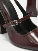 Zapatos de Tacón Grueso en Rojo Vino con Correa en el Tobillo