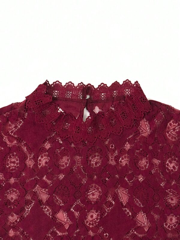 Blusa Elegante de Encaje con Cuello Alto y Manga Larga - Image 5