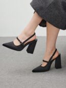 Zapatos de Tacón Grueso en Rojo Vino con Correa en el Tobillo