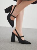 Zapatos de Tacón Grueso en Rojo Vino con Correa en el Tobillo