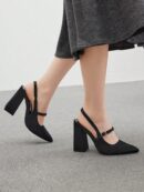 Zapatos de Tacón Grueso en Rojo Vino con Correa en el Tobillo