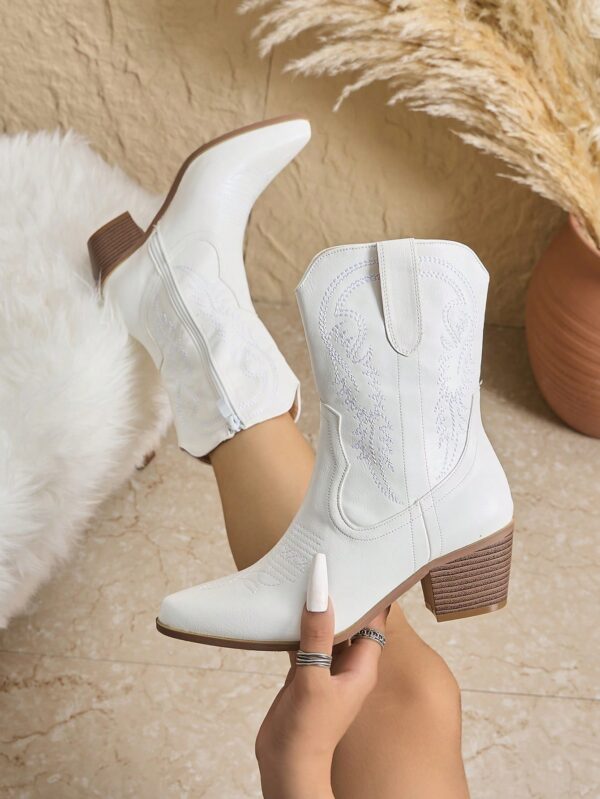 Botas Cortas Bordadas de Estilo Western con Punta Afilada - Image 6