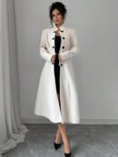 Abrigo Elegante Cuello Alto y Botones Estilo Chino