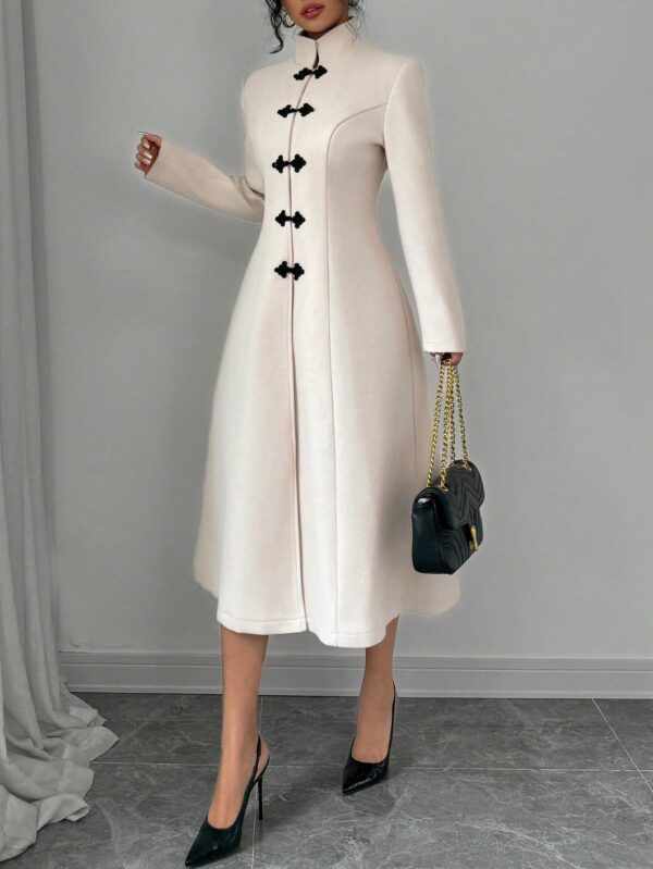 Abrigo Elegante Cuello Alto y Botones Estilo Chino - Image 11